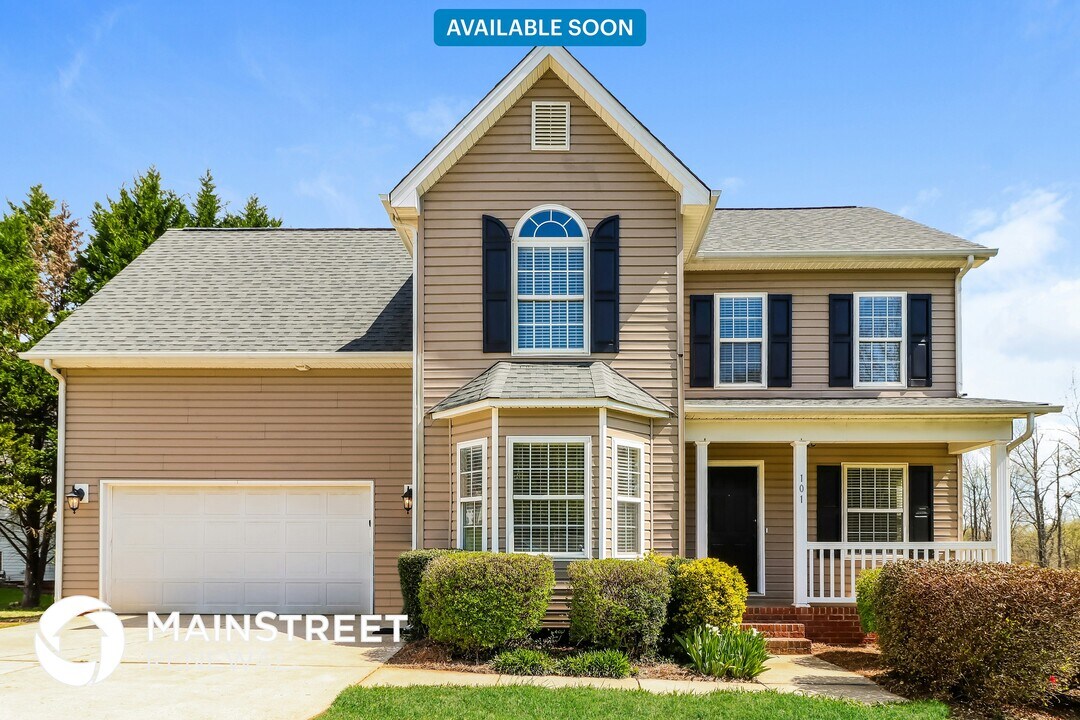 101 Rocky Way Ct in Mount Holly, NC - Building Photo