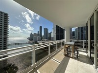 901 Brickell Key, Unit 2106 in Miami, FL - Foto de edificio - Building Photo