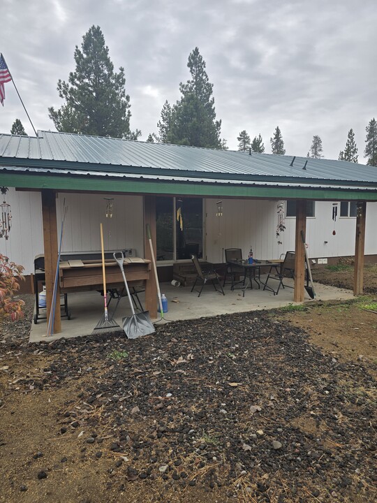 15924 Sparks Dr in La Pine, OR - Building Photo