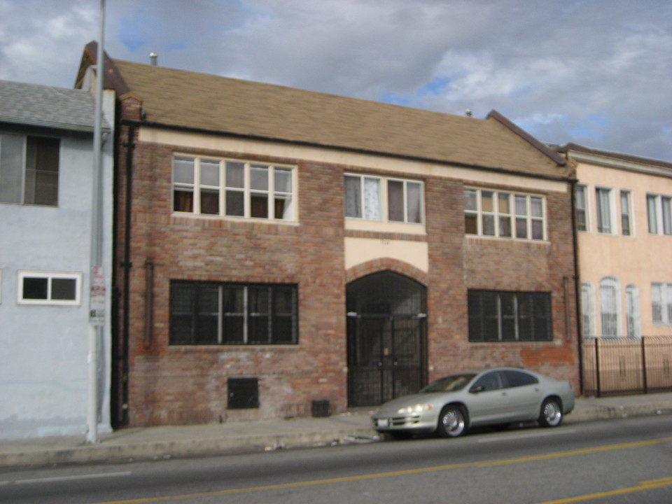 1735 W Vernon Ave in Los Angeles, CA - Building Photo