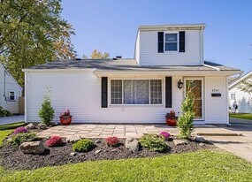 4754 Brooksdale Rd in Mentor, OH - Building Photo