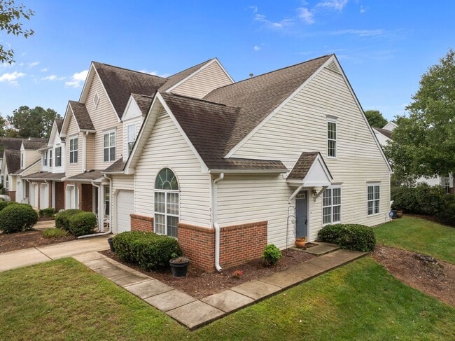 949 Pensford Dr in Whitsett, NC - Building Photo - Building Photo