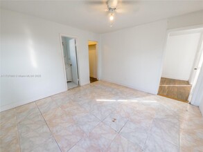 981 NE 155th St-Unit -2 in North Miami Beach, FL - Building Photo - Building Photo