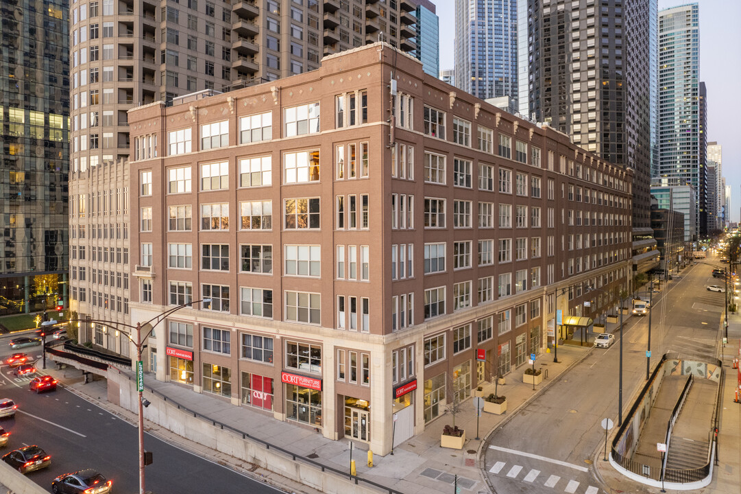 540 N Lake Shore Dr in Chicago, IL - Building Photo