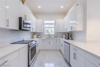 3461 4th Ave NE in Naples, FL - Foto de edificio - Building Photo