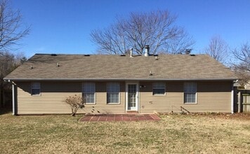 1296 N Fieldstone Ave in Fayetteville, AR - Building Photo - Building Photo