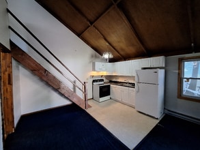 1043 Columbia St in Kingston, NY - Building Photo - Building Photo