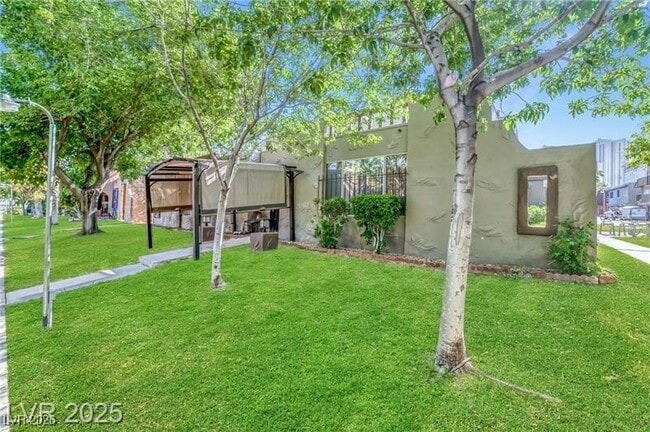 property at 4614 S Grand Dr