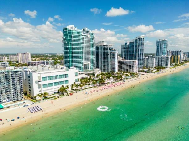 1900 Van Buren St in Hollywood, FL - Foto de edificio - Building Photo