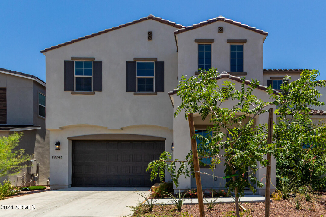 19743 Exeter Blvd in Litchfield Park, AZ - Building Photo