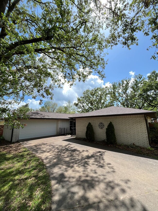 property at 2702 Eidson St
