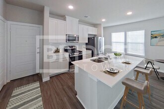 448 Huisache St in Lake Jackson, TX - Building Photo - Building Photo