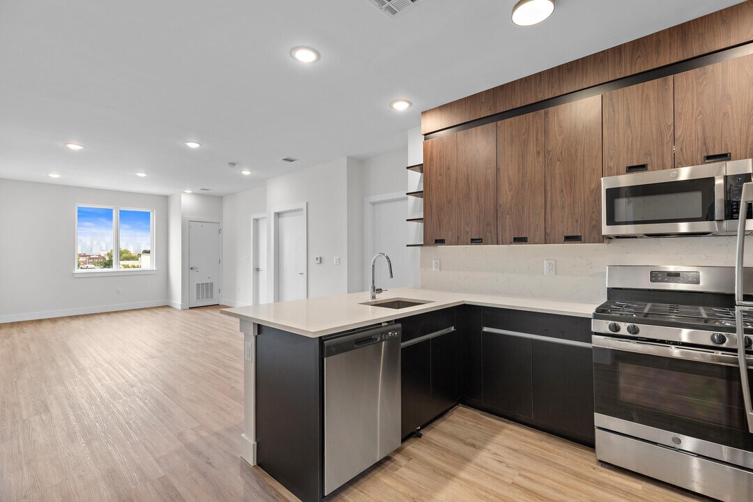 533 61st St in West New York, NJ - Building Photo