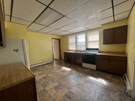 124 Spruce St, Unit B in Cadillac, MI - Building Photo