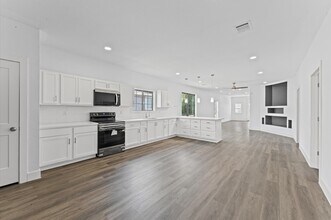 365 Rd 5605 in Cleveland, TX - Building Photo - Building Photo
