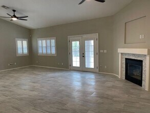 70 Moonlight Village Ln in Henderson, NV - Building Photo - Building Photo