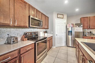 2711 Tarragona Ct in Cape Coral, FL - Foto de edificio - Building Photo