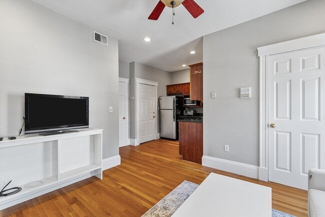 16 Edgemere Rd, Unit 1 in Quincy, MA - Building Photo - Building Photo