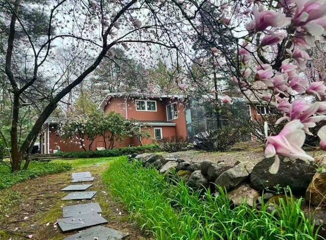 39 Drabbington Way, Unit #1 in Weston, MA - Foto de edificio - Building Photo