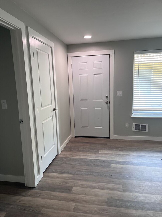 1105 S Woodlawn St-Unit -#2 in Tacoma, WA - Building Photo - Building Photo