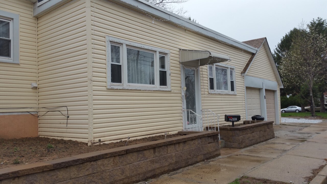 270 N 1st Ave, Unit Private C in Manville, NJ - Building Photo