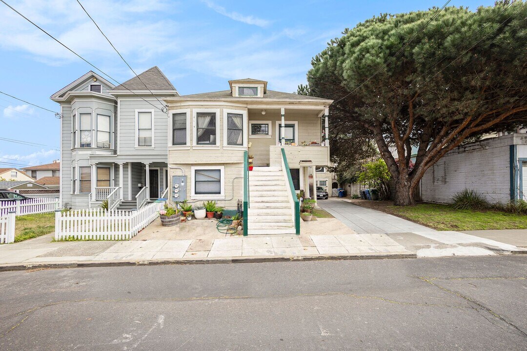 1710 Stanton St in Alameda, CA - Building Photo
