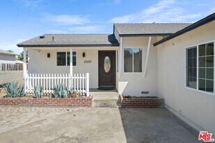 21009 Saticoy St in Los Angeles, CA - Building Photo