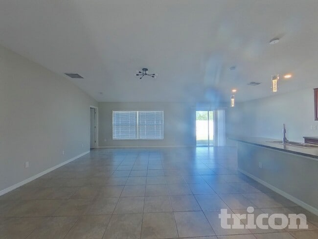 10401 Carloway Hills Dr in Wimauma, FL - Building Photo - Building Photo