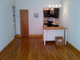 17 W 74th St in New York, NY - Building Photo - Interior Photo