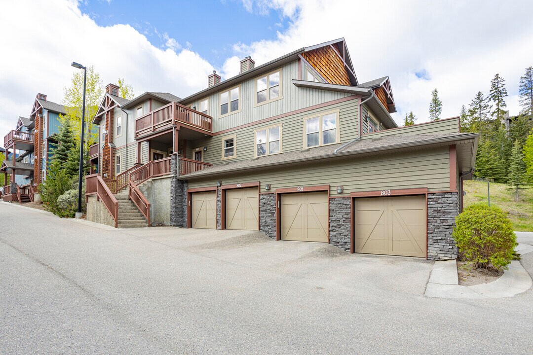 70 Dyrgas Gate in Canmore, AB - Building Photo