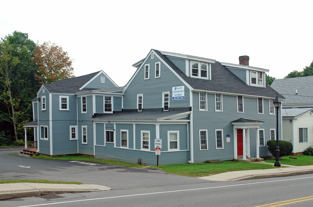 25-27 Main St in Durham, NH - Building Photo