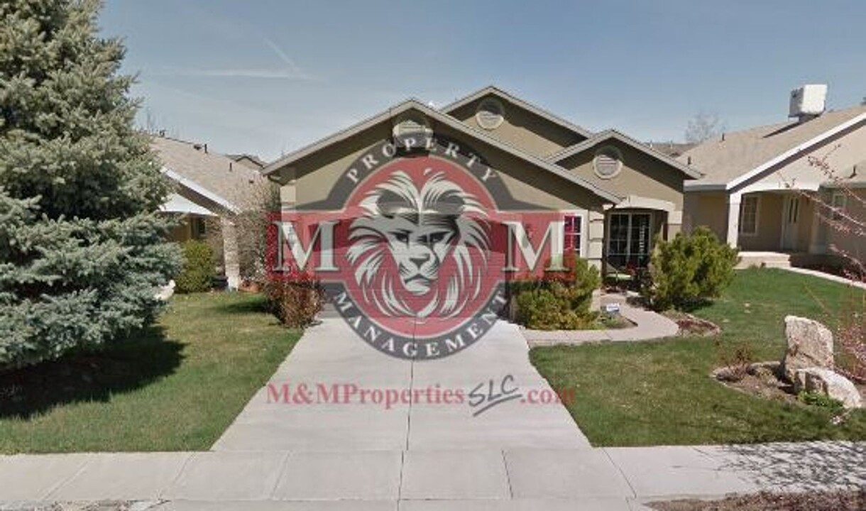 842 W Chartres Ave in Sandy, UT - Building Photo