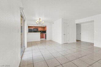 5493 Indian River Dr in Las Vegas, NV - Building Photo - Building Photo