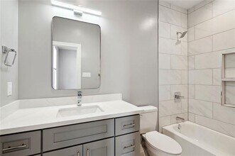 2121 Jourdan Ave in New Orleans, LA - Building Photo - Building Photo
