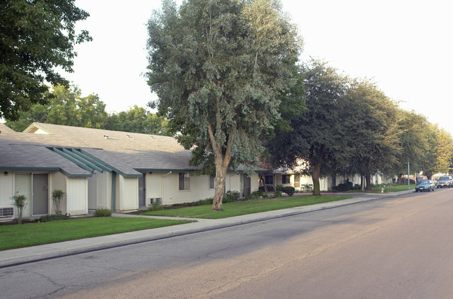 Ruby Court Apartments in Fowler, CA - Building Photo - Building Photo