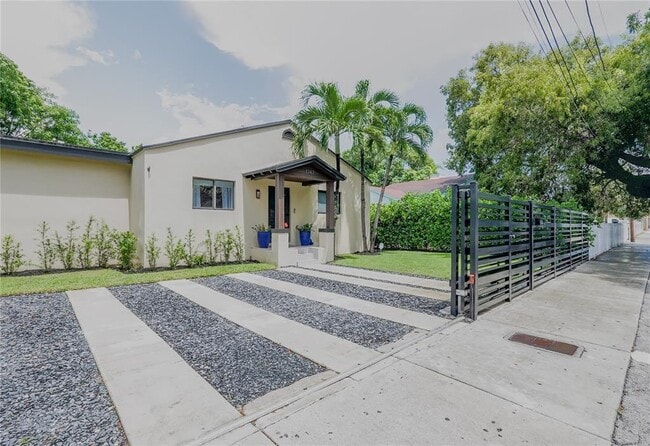 1747 NW 31st St in Miami, FL - Building Photo - Building Photo