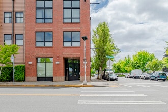 Pioneer Park Condominiums in Puyallup, WA - Building Photo - Building Photo