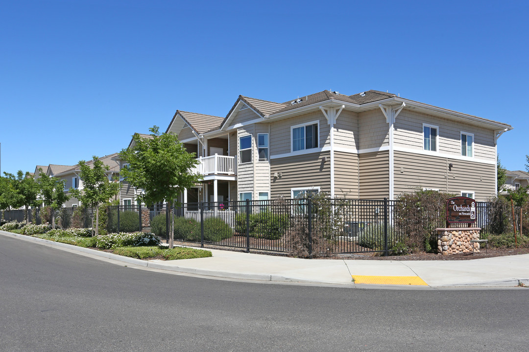 The Orchards on Newcastle in Livingston, CA - Building Photo