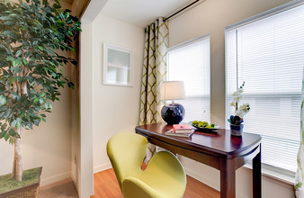 Fox Run in Metairie, LA - Building Photo - Building Photo