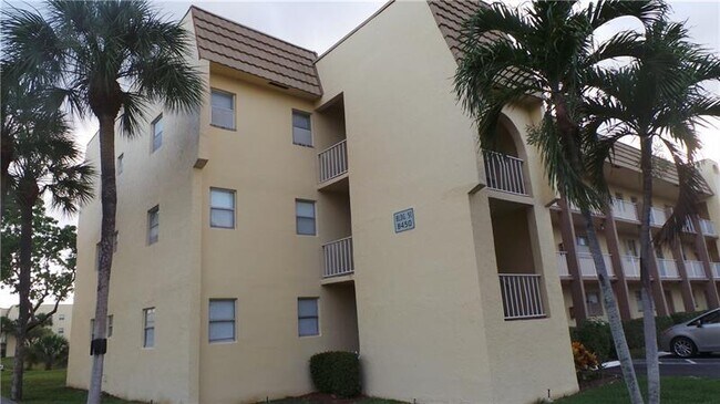 8450 Sunrise Lakes Blvd-Unit -207 in Sunrise, FL - Building Photo - Building Photo
