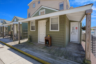 Steeplechase Court in Rockaway Park, NY - Foto de edificio - Building Photo