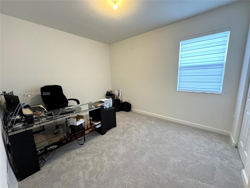 2481 SW 25th Ave in Miami, FL - Building Photo