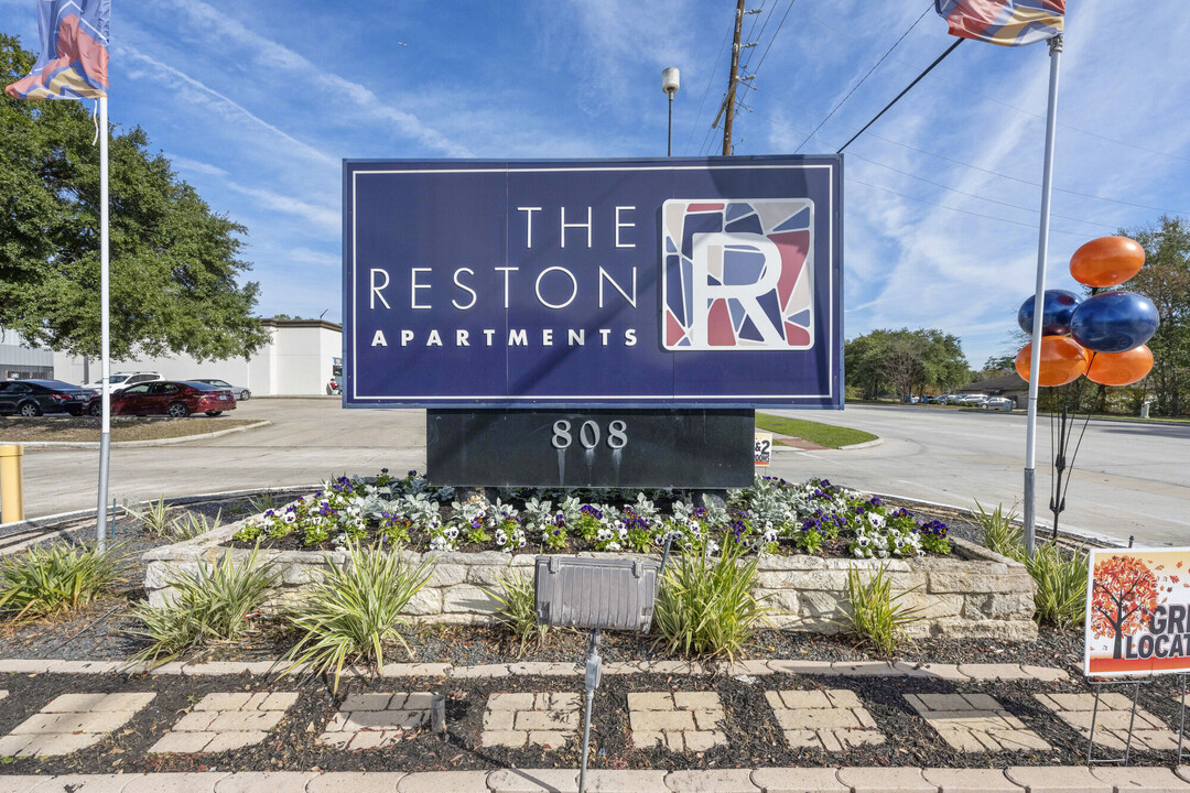 The Reston Apartments in Conroe, TX - Foto de edificio