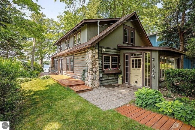 property at 843 N South Long Lake Rd