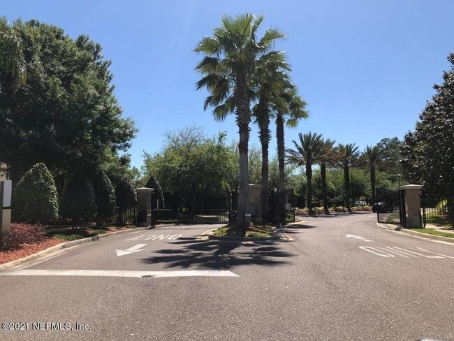 7057 Snowy Canyon Dr in Jacksonville, FL - Building Photo - Building Photo