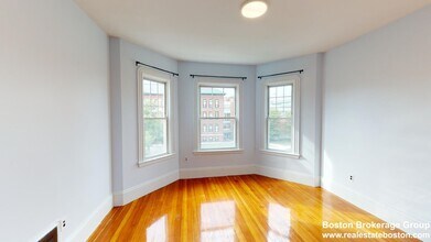 789 Columbia Rd, Unit 4 in Boston, MA - Building Photo - Building Photo