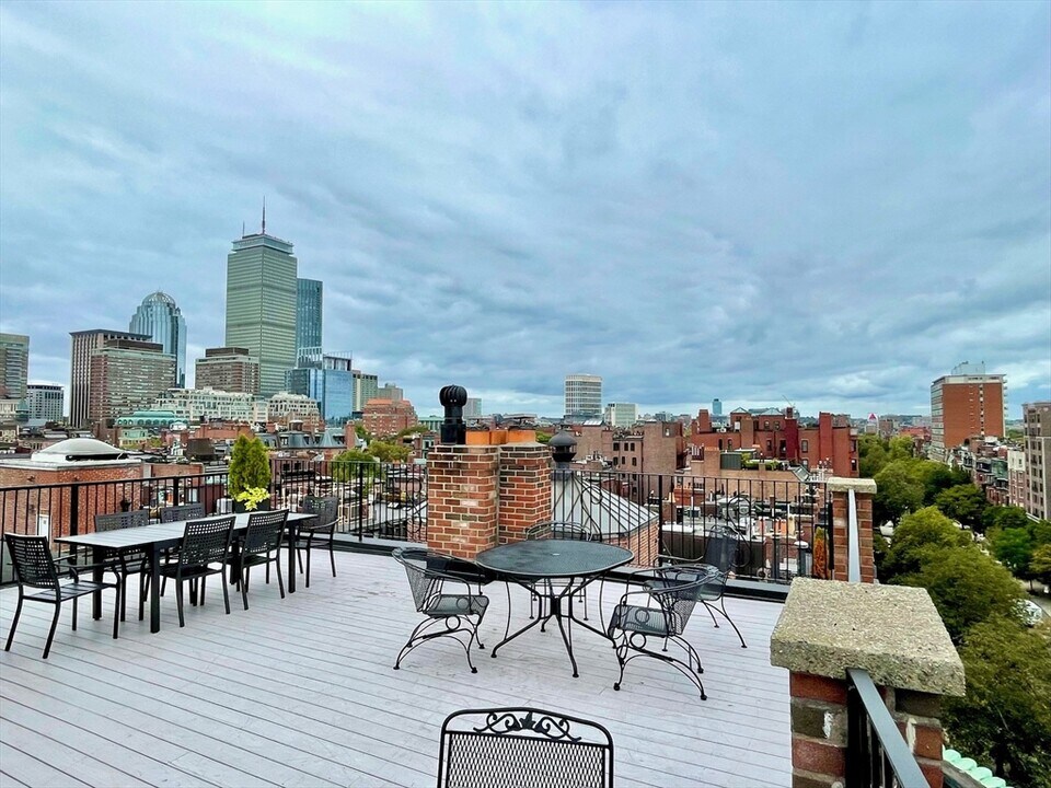 258 Beacon St in Boston, MA - Building Photo
