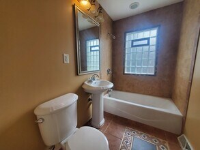 5624 N Dexter Ave in Glendale, WI - Building Photo - Building Photo