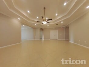 1660 Luft Ln in Mascotte, FL - Foto de edificio - Building Photo