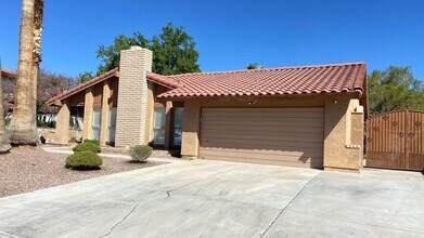 8740 Cremona Dr in Las Vegas, NV - Building Photo - Building Photo